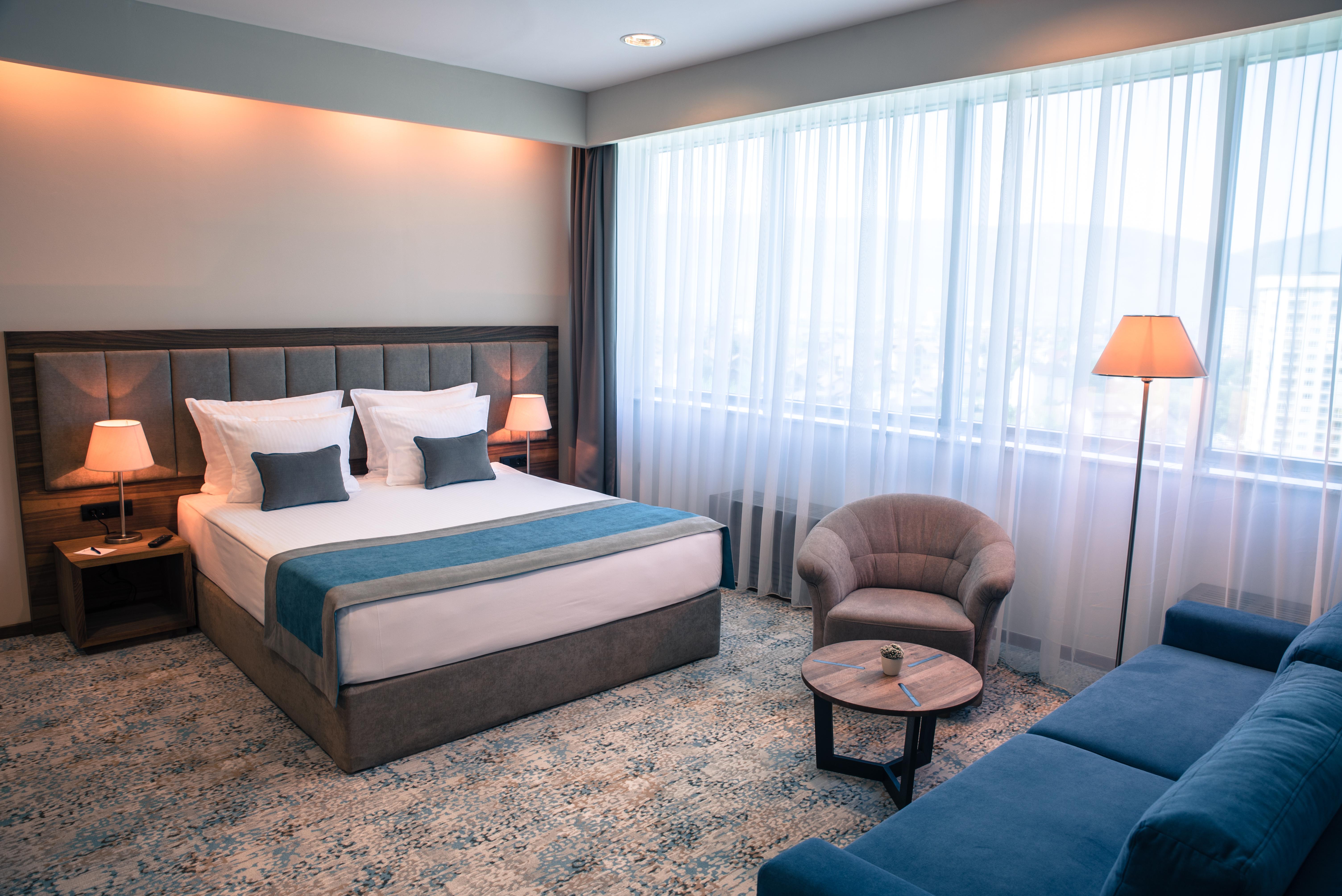 Radon Plaza Hotel Sarajevo Exterior photo A room at the hotel