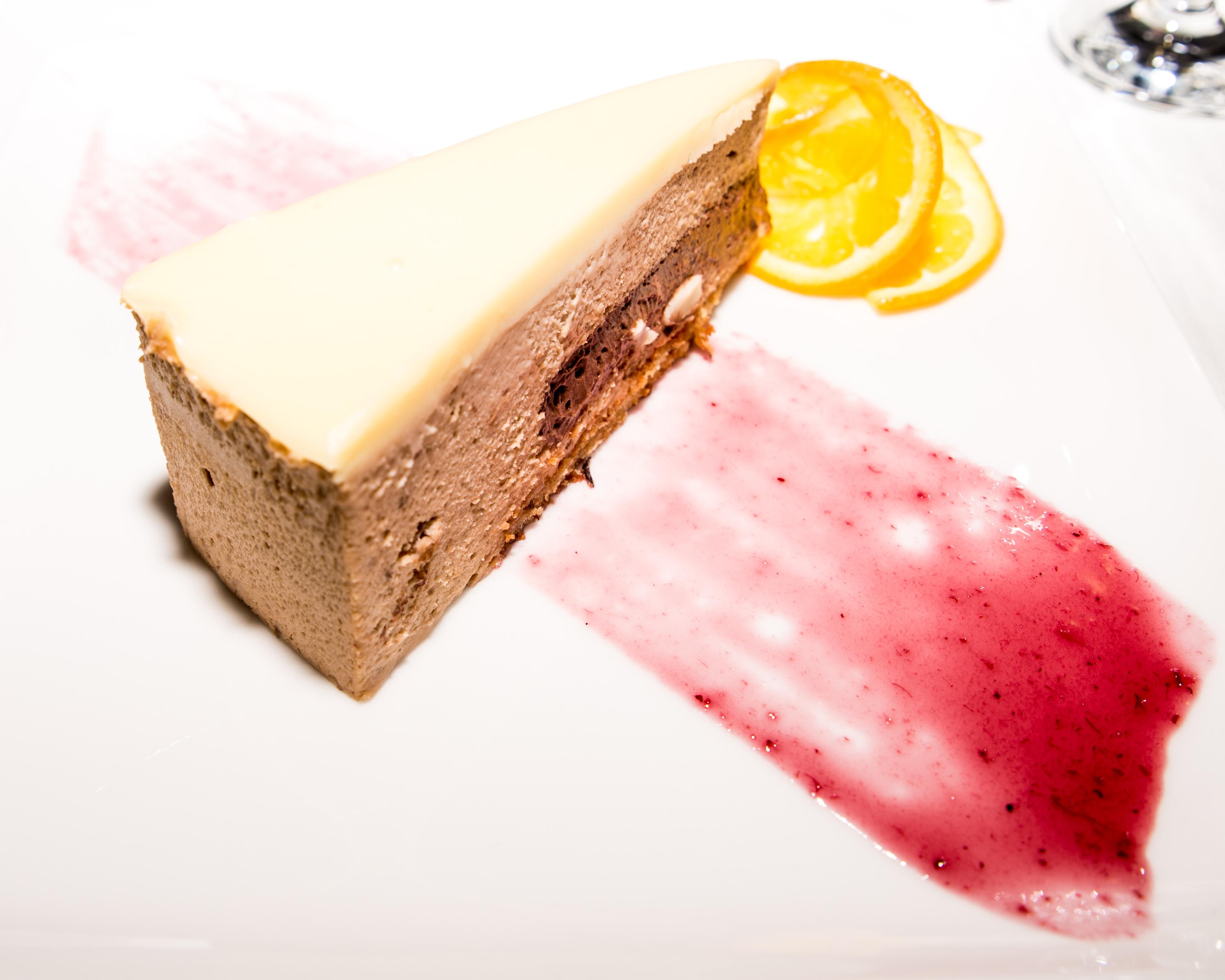 Radon Plaza Hotel Sarajevo Exterior photo A cheesecake
