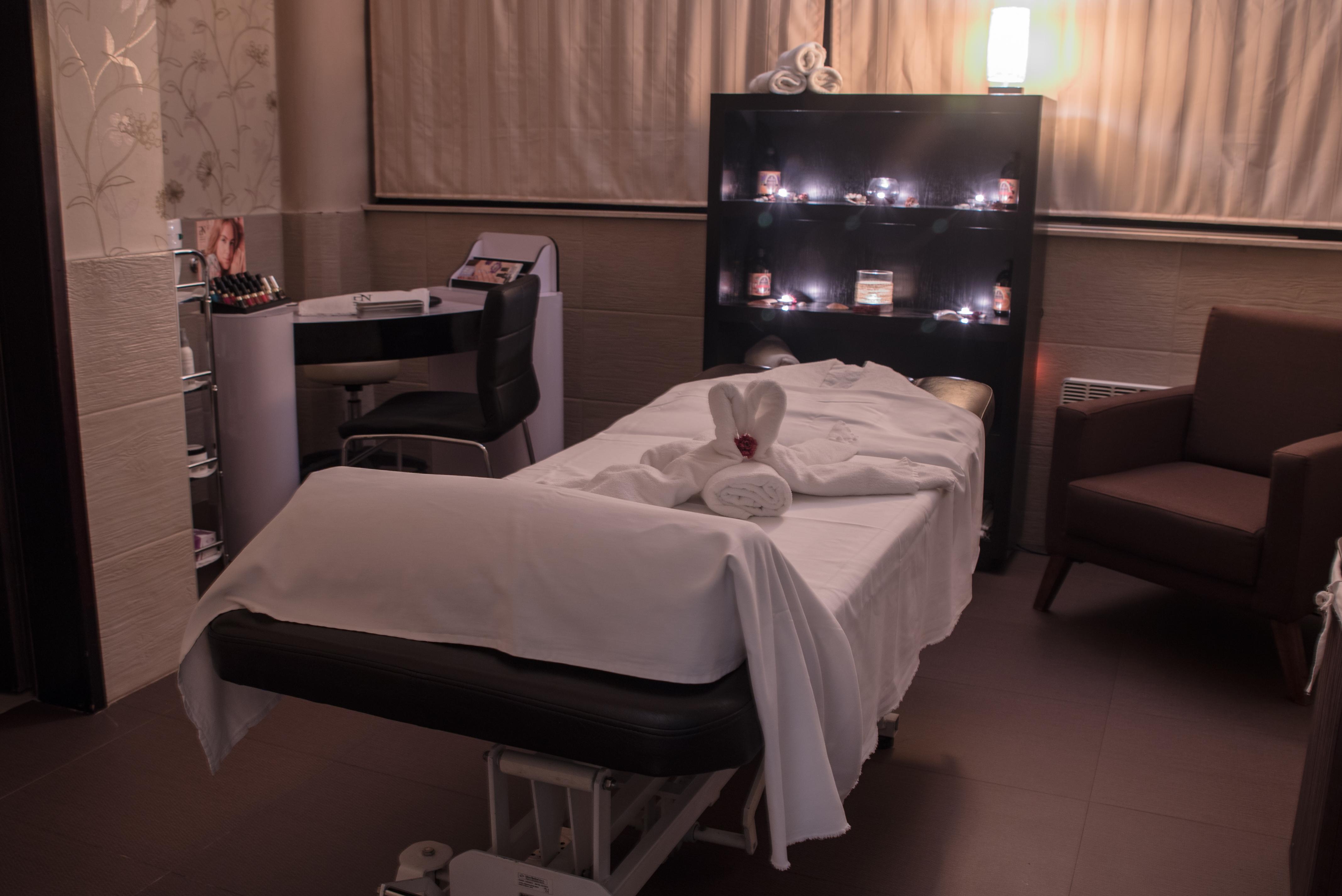 Radon Plaza Hotel Sarajevo Exterior photo A massage bed