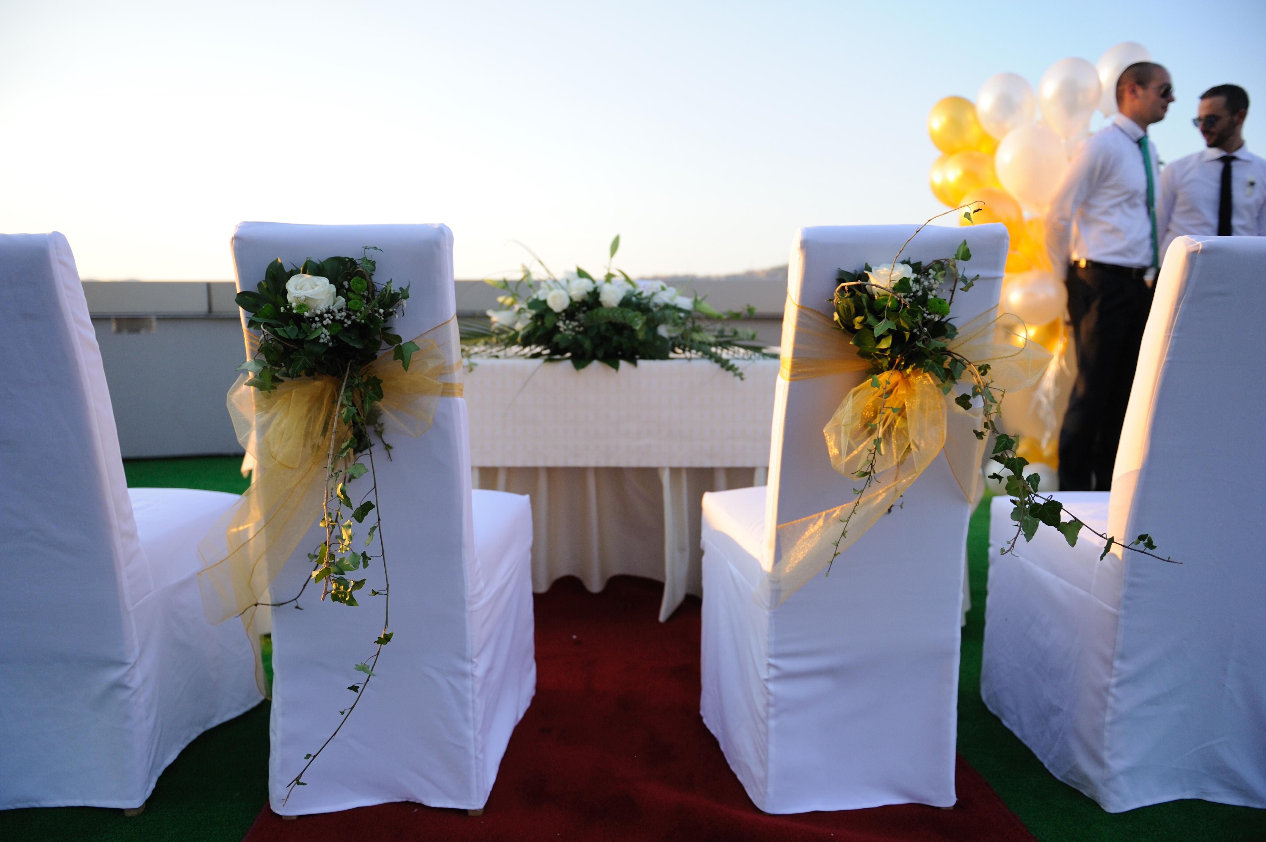 Radon Plaza Hotel Sarajevo Exterior photo Wedding ceremony on the roof of the hotel