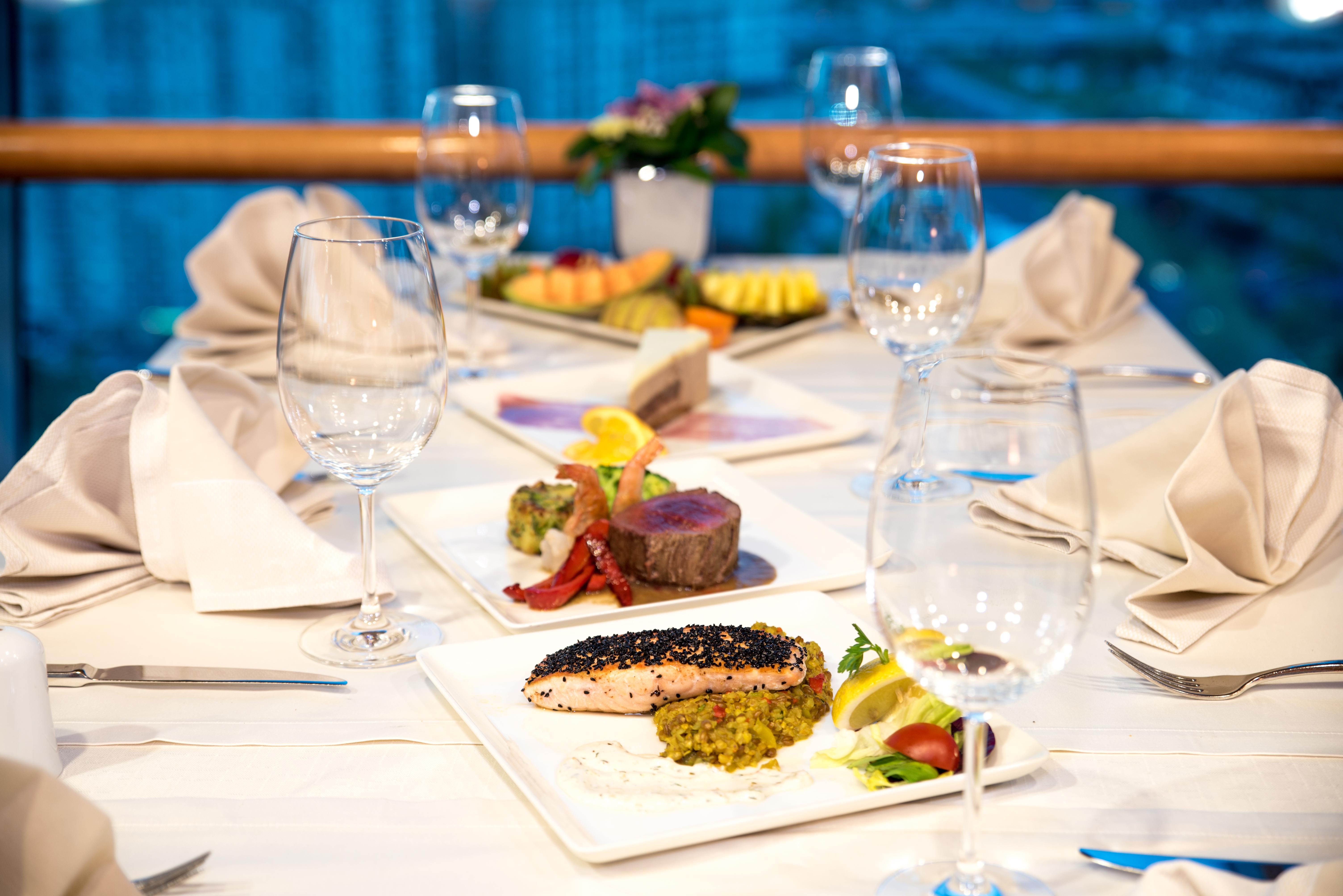 Radon Plaza Hotel Sarajevo Exterior photo A dinner table at the restaurant