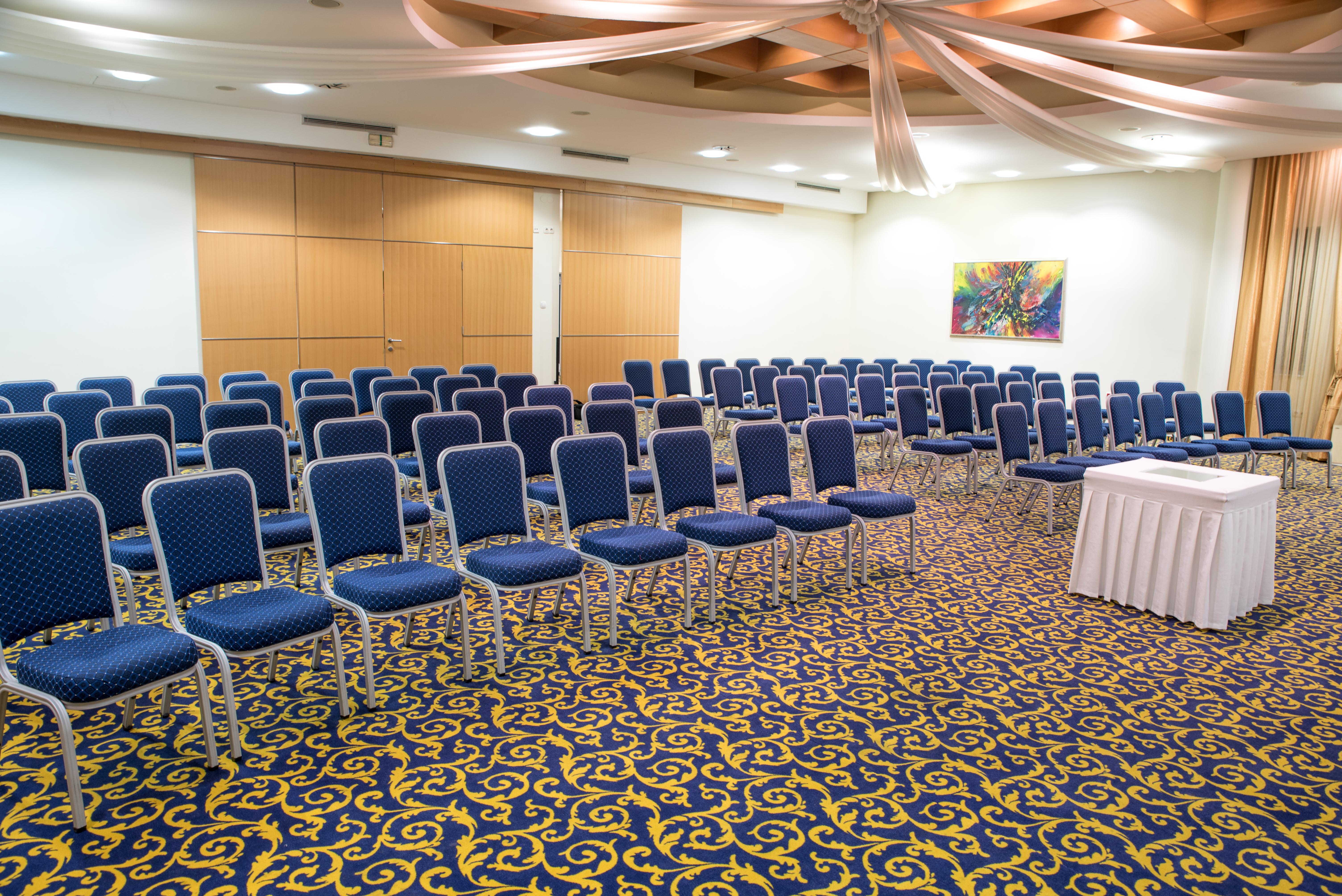 Radon Plaza Hotel Sarajevo Exterior photo The hotel's conference room