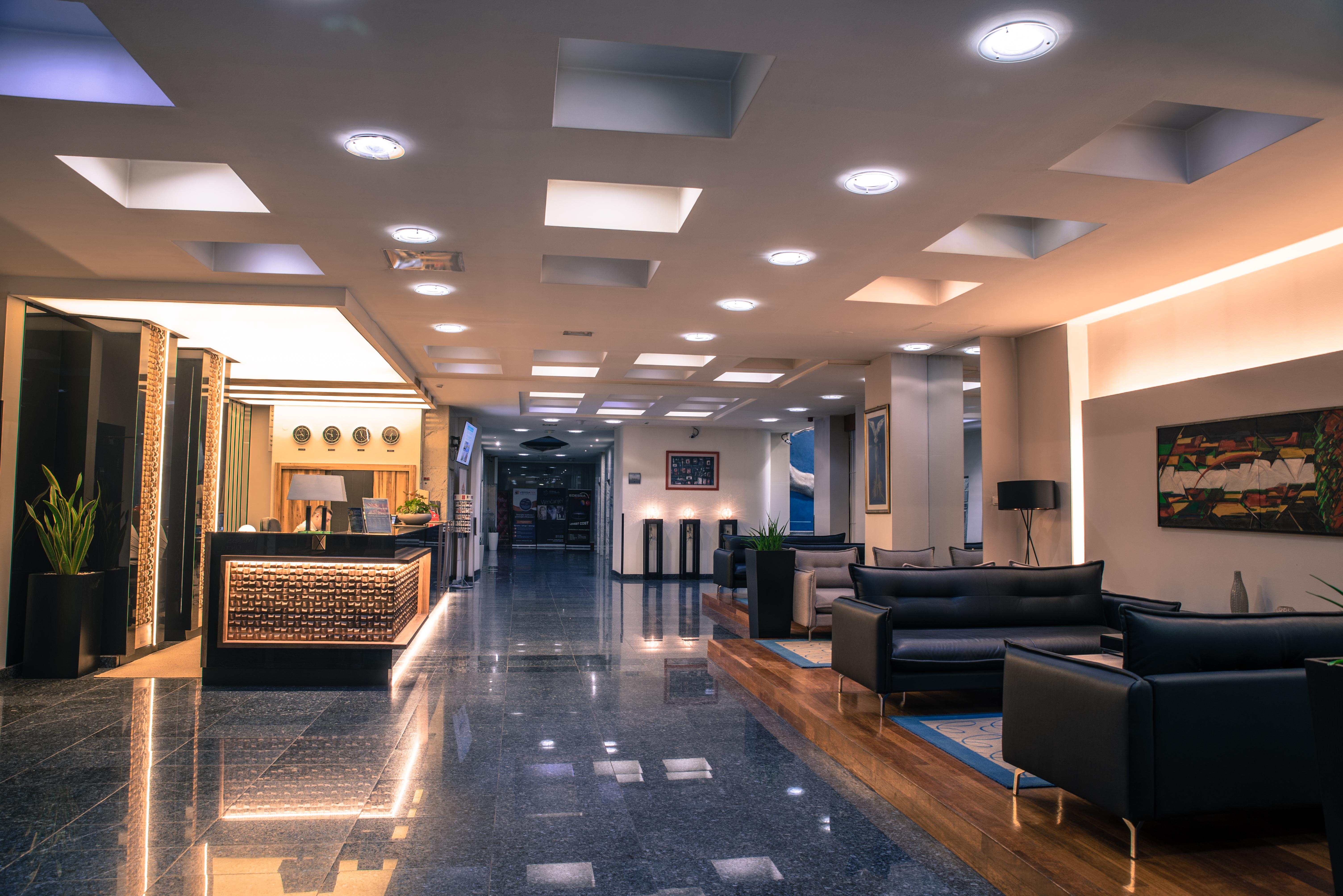 Radon Plaza Hotel Sarajevo Exterior photo The lobby of the hotel