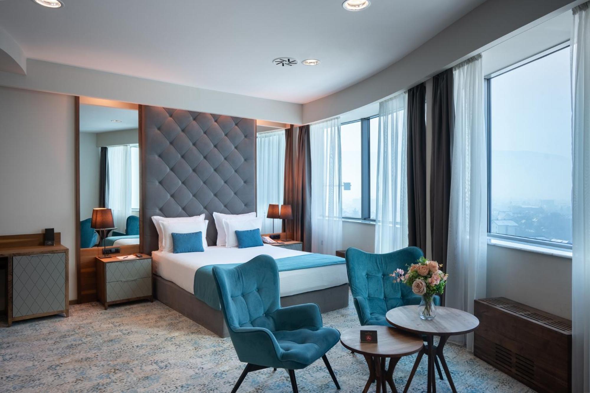 Radon Plaza Hotel Sarajevo Exterior photo A room at the hotel