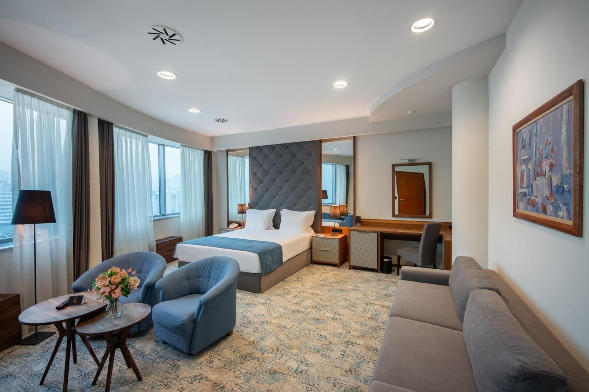 Radon Plaza Hotel Sarajevo Exterior photo Suite