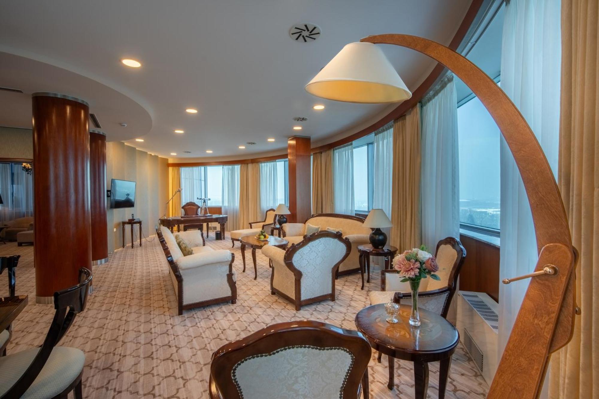 Radon Plaza Hotel Sarajevo Exterior photo Suite