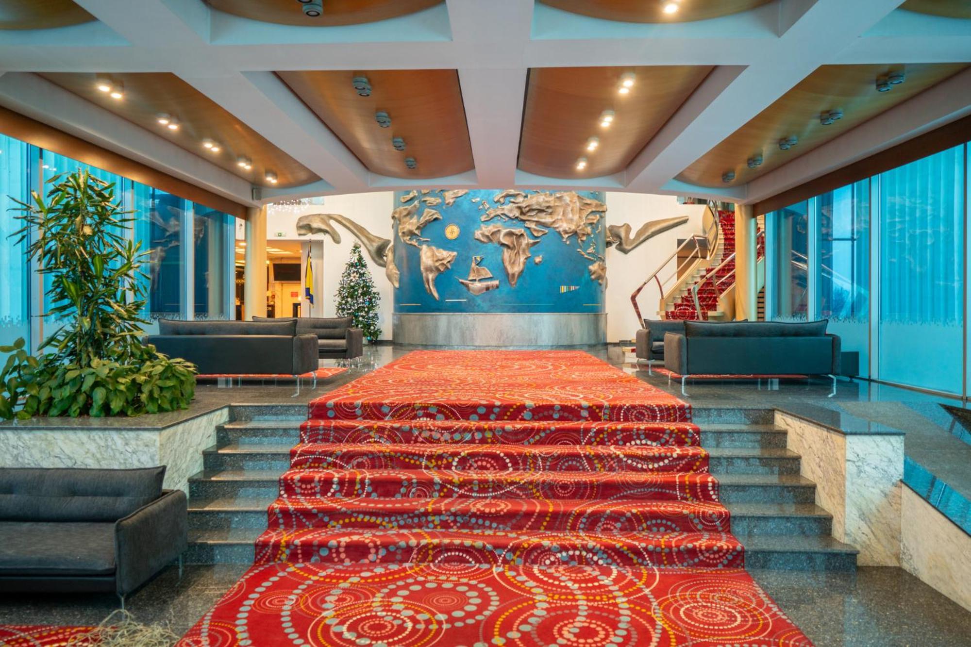 Radon Plaza Hotel Sarajevo Exterior photo Lobby